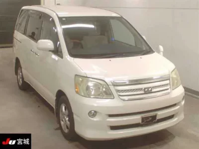 Toyota NOAH  с аукциона в Японии