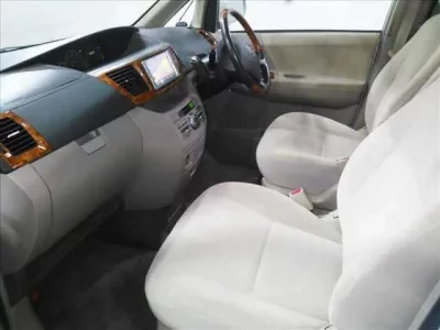 Toyota NOAH  с аукциона в Японии