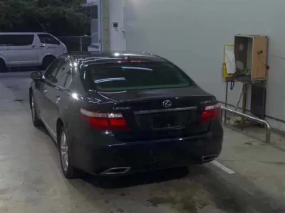 Lexus LS  с аукциона в Японии