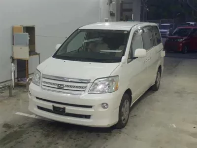 Toyota NOAH  с аукциона в Японии
