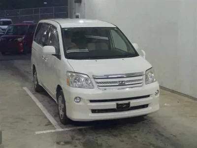 Toyota NOAH  с аукциона в Японии