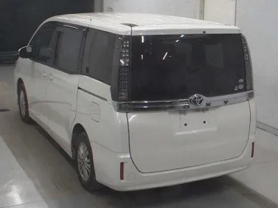 Toyota VOXY  с аукциона в Японии
