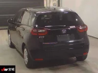 Honda FIT лот № 2037 оценка 3.5  с аукциона в Японии 1