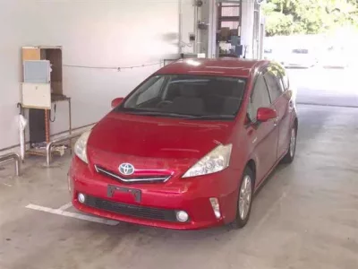 Toyota PRIUS ALPHA  с аукциона в Японии