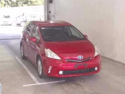 Toyota PRIUS ALPHA  с аукциона в Японии