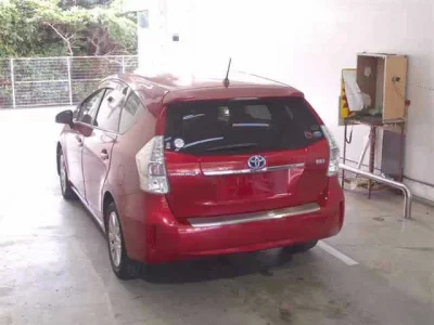 Toyota PRIUS ALPHA  с аукциона в Японии