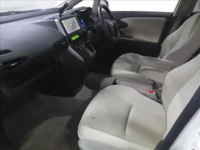 Toyota WISH  с аукциона в Японии