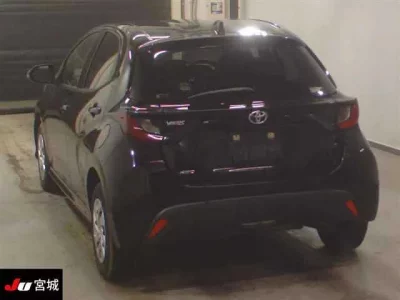 Toyota YARIS  с аукциона в Японии
