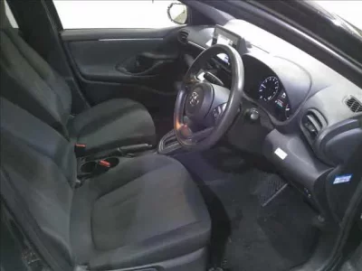 Toyota YARIS  с аукциона в Японии