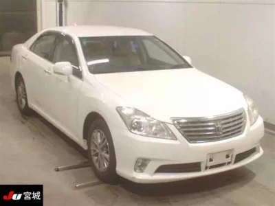 Toyota CROWN  с аукциона в Японии