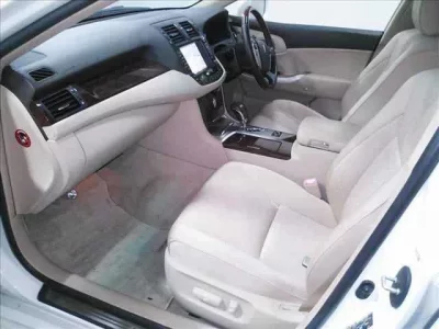 Toyota CROWN  с аукциона в Японии