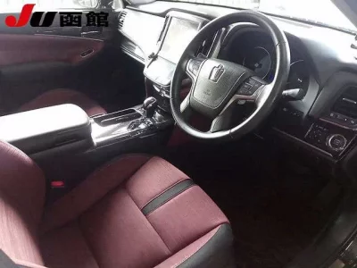 Toyota CROWN  с аукциона в Японии