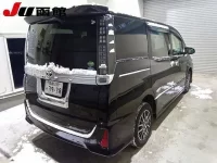 Toyota VOXY лот № 9261 оценка 4  с аукциона в Японии 4