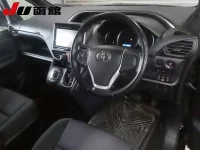 Toyota VOXY лот № 9261 оценка 4  с аукциона в Японии 2