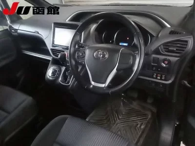 Toyota VOXY  с аукциона в Японии