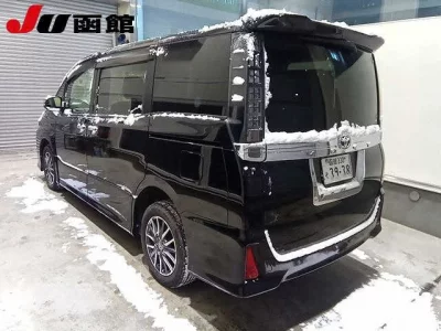 Toyota VOXY  с аукциона в Японии