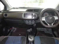 Toyota VITZ лот № 1105 оценка R  с аукциона в Японии 5