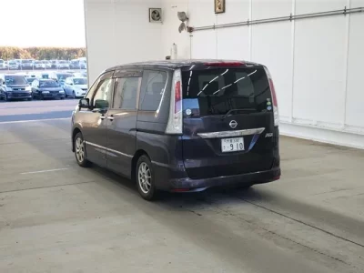 Nissan SERENA  с аукциона в Японии