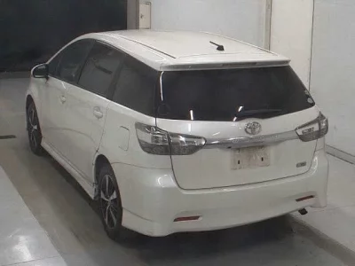 Toyota WISH  с аукциона в Японии