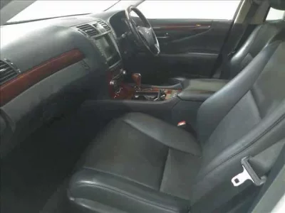 Lexus LS  с аукциона в Японии