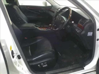 Lexus LS  с аукциона в Японии