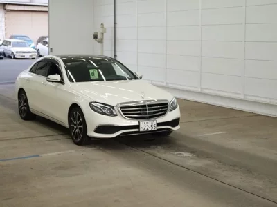 Mercedes-Benz E CLASS  с аукциона в Японии