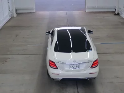Mercedes-Benz E CLASS  с аукциона в Японии