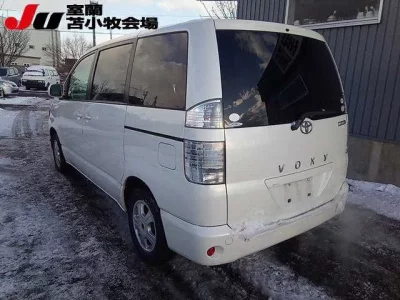 Toyota VOXY  с аукциона в Японии