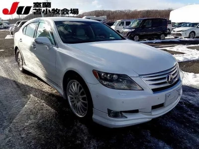 Lexus LS  с аукциона в Японии