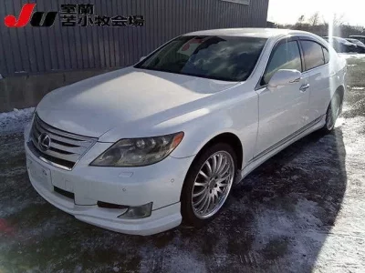 Lexus LS  с аукциона в Японии