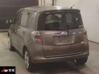 Toyota RACTIS лот № 4894 оценка 3  с аукциона в Японии 1