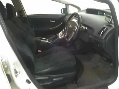 Toyota PRIUS PHV  с аукциона в Японии