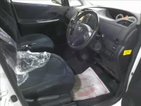 Toyota RACTIS лот № 4943 оценка R  с аукциона в Японии 3