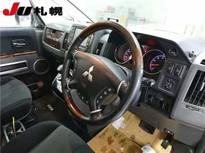 Mitsubishi DELICA D5