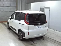 Toyota SIENTA лот № 3250 оценка 4.5  с аукциона в Японии 1