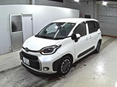 Toyota SIENTA  с аукциона в Японии
