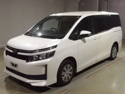 Toyota VOXY  с аукциона в Японии
