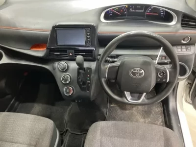 Toyota SIENTA  с аукциона в Японии