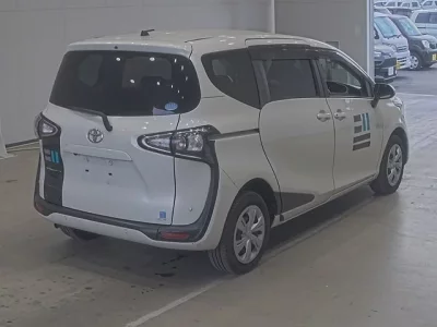 Toyota SIENTA  с аукциона в Японии