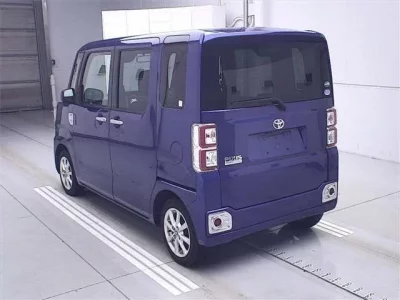 Toyota PIXIS MEGA  с аукциона в Японии