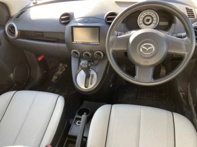 Mazda DEMIO  с аукциона в Японии
