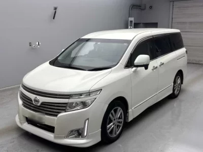 Nissan ELGRAND  с аукциона в Японии