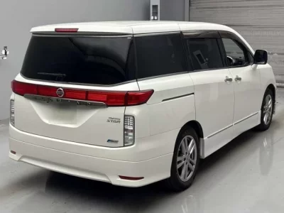 Nissan ELGRAND  с аукциона в Японии