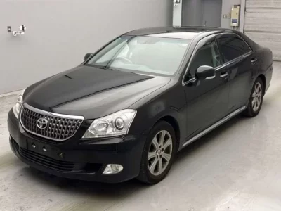 Toyota CROWN  с аукциона в Японии