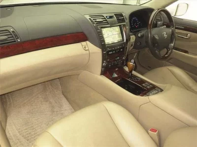 Lexus LS  с аукциона в Японии