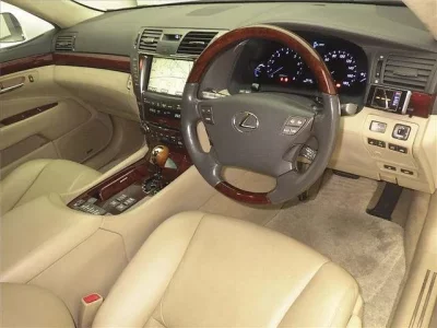 Lexus LS  с аукциона в Японии