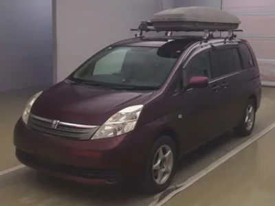 Toyota ISIS  с аукциона в Японии