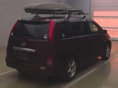 Toyota ISIS  с аукциона в Японии