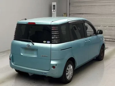 Toyota SIENTA  с аукциона в Японии