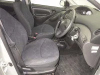 Toyota VITZ лот № 30125 оценка 3.5  с аукциона в Японии 4